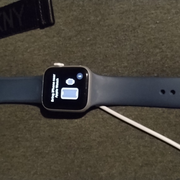 Apple Watch SE 2nd Generation W/ Blue Watch Band - Picture 2 of 2